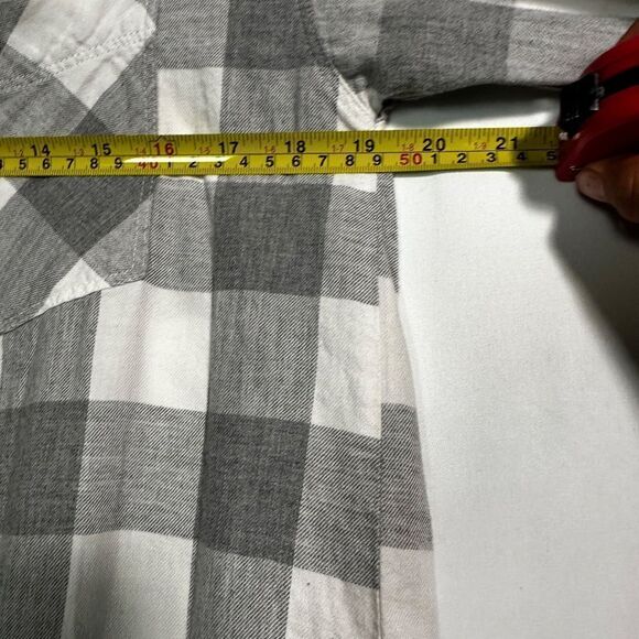 Old Navy, Medium Plaided flannel - Picture 4 of 8
